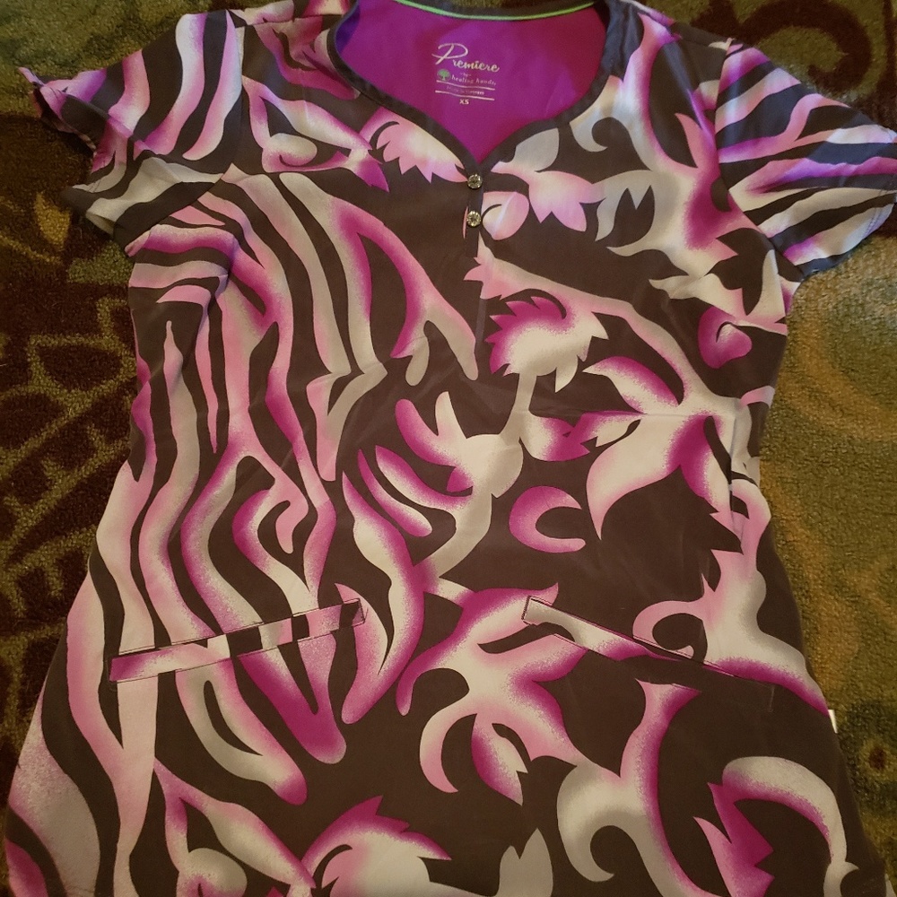 Super cute scrub top xs